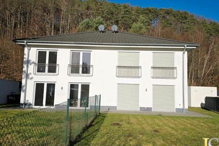 Moderne Doppelhaushälften mit Garage 4 zimmer