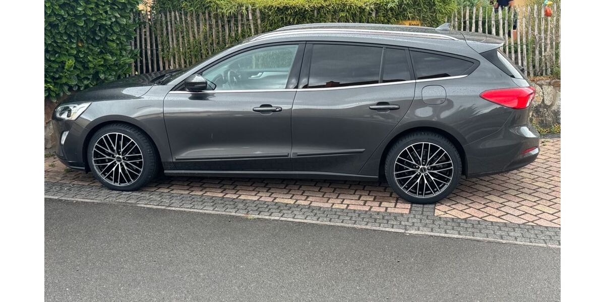 Ford Focus 59.500 km 16.100 &euro; Kottweiler-Schwanden 66879