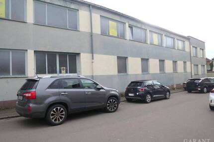 Lagerhalle mit Garagen in zentraler Lage von Pirmasens