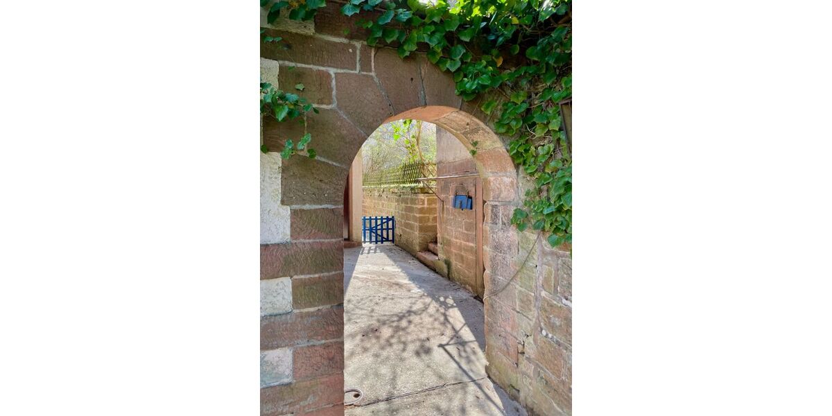 Provisionsfrei* Wunderschöne, komplett renovierte 140qm Altbauwohnung nahe Neustadt mit Garten - 5- Frankeneck | Angebot:25908495