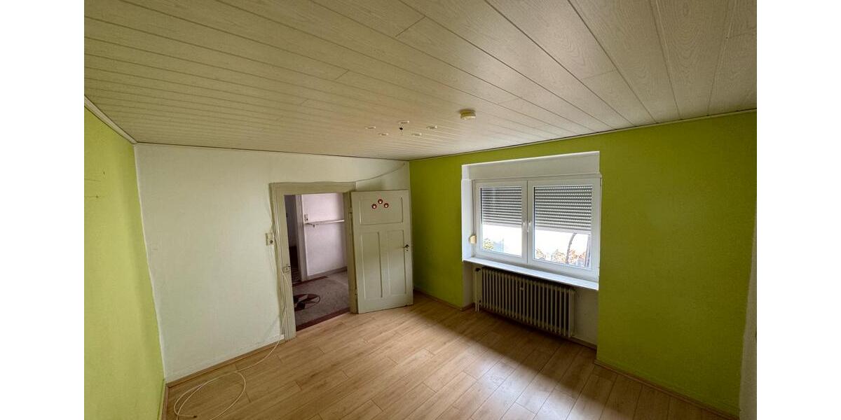 Einfamilienhaus Wolfstein - 8 Zimmer, 180 m&sup2;, 1.050&euro; | Angebot:26356081
