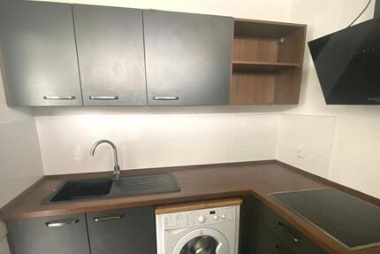 * EBK gegen Abstand VB 900 EUR * BALKON * HELL und ab SOFORT + BETZENBERG * FÜR 1-2 Personen 2 zimmer