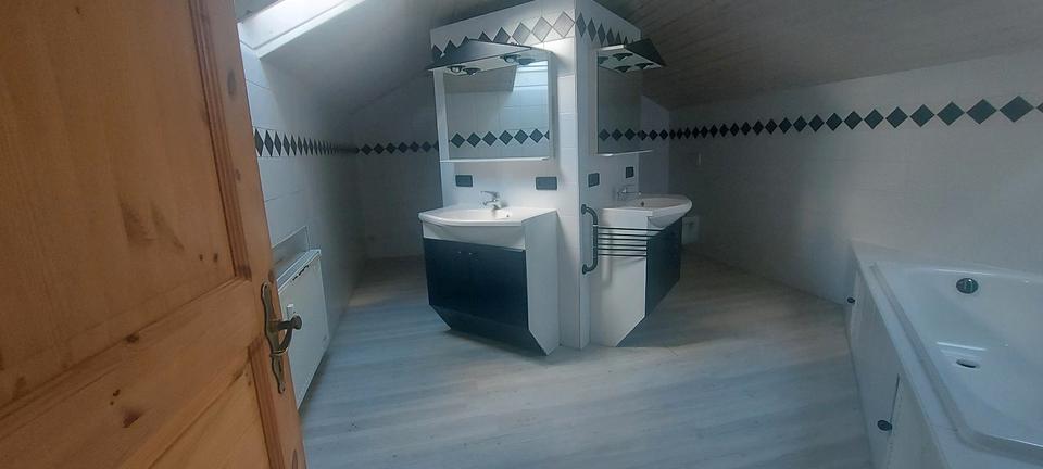 Etagenwohnung Gaugrehweiler - 4 Zimmer, 120 m&sup2;, 700&euro; | Angebot:26229209