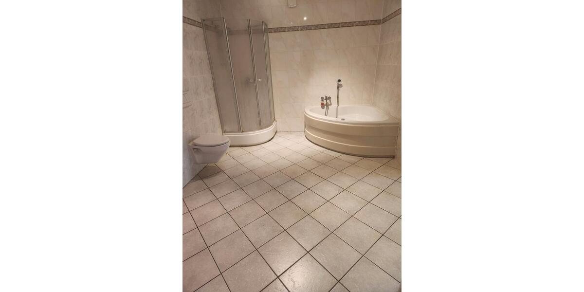 Erdgeschoßwohnung Ramstein-Miesenbach Miesenbach - 2.5 Zimmer, 153 m&sup2;, 1.300&euro; | Angebot:26631520