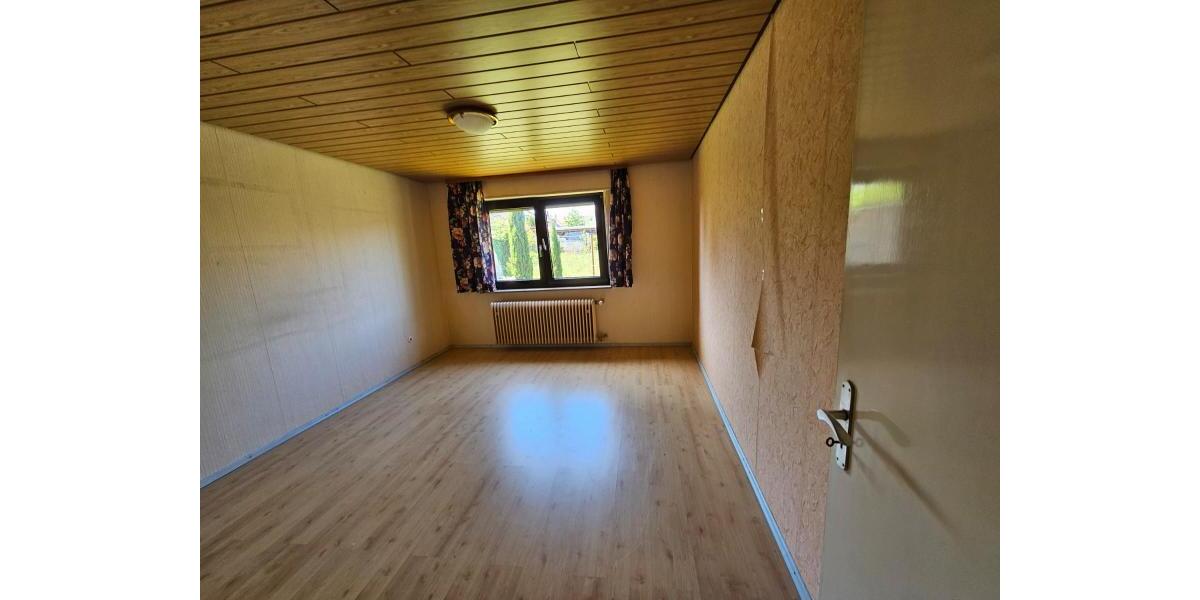 ObjNr:19684 - Freistehendes Einfamilienhaus mit Vor- und Rückgarten sowie Garage und Stellplatz - Bungalow Eisenberg (Pfalz) | Angebot:20430159