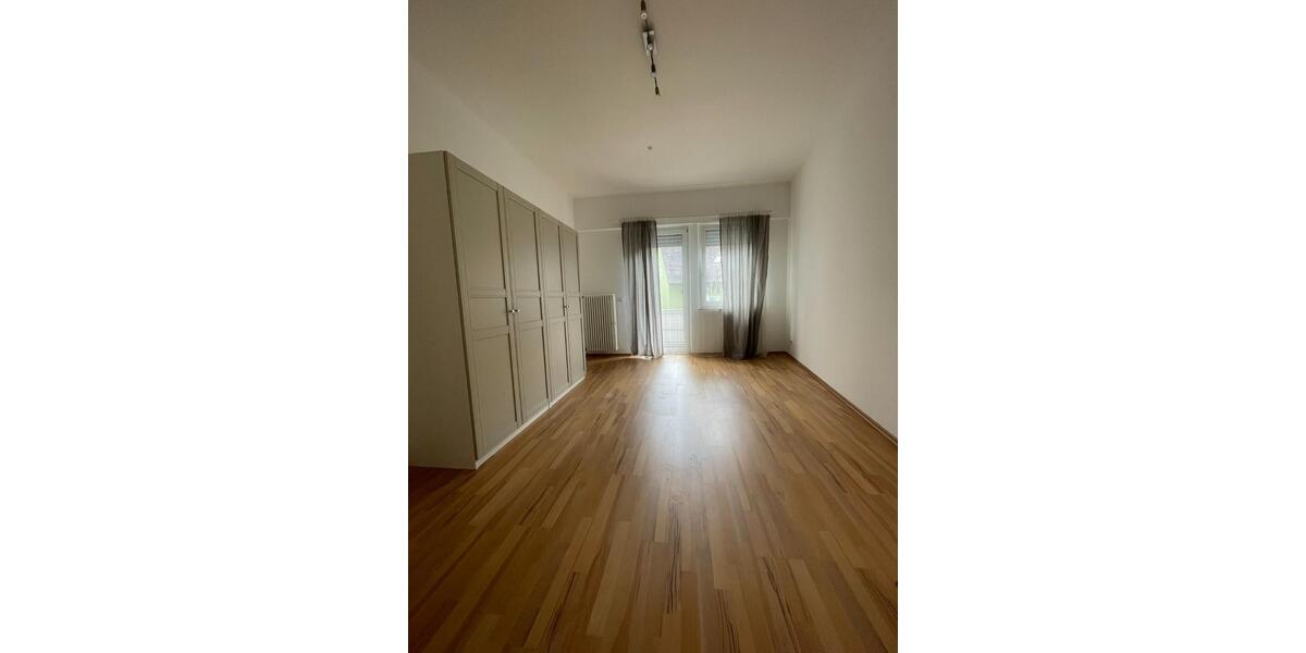 Geräumige Stadtwohnung mit Balkon - zentrale Lage Kaiserslautern 4 zimmer