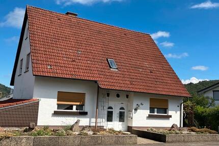 Haus Queidersbach - 7 Zimmer, 150 m&sup2;, 1.500&euro; | Angebot:27619847