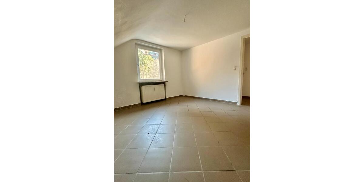 Dachgeschoßwohnung Bad Dürkheim - 5 Zimmer, 100 m&sup2;, 950&euro; | Angebot:26045223
