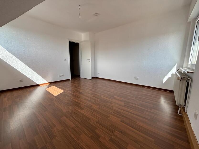 Frisch renovierte, 2- Zimmerwohnung mit Tageslicht Bad
