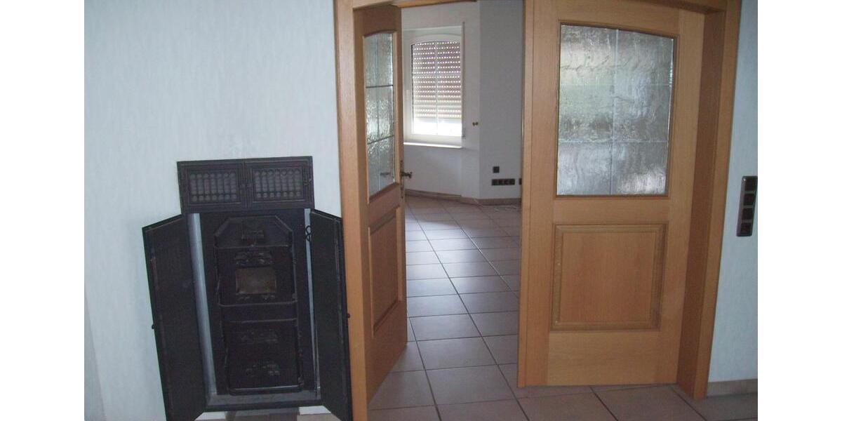 Einfamilienhaus Wolfstein - 7 Zimmer, 250 m&sup2;, 1.400&euro; | Angebot:26397689