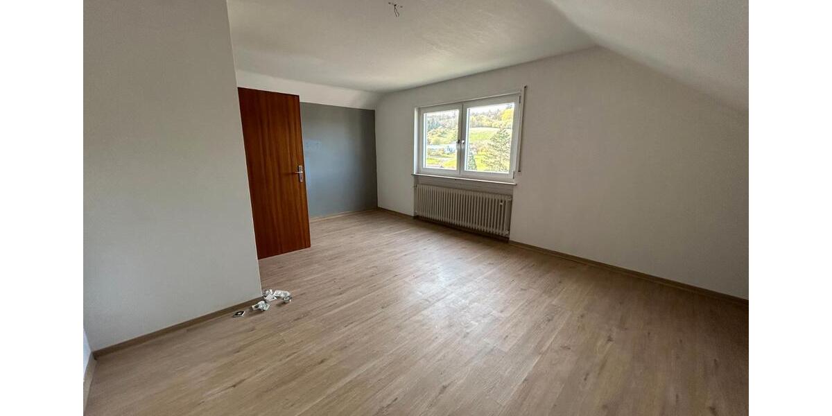 Etagenwohnung Kirchheimbolanden - 7 Zimmer, 200 m&sup2;, 2.000&euro; | Angebot:25978900