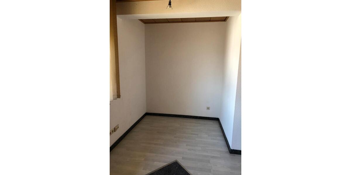 Einfamilienhaus Mehlingen - 5.5 Zimmer, 185 m&sup2;, 1.300&euro; | Angebot:27692043