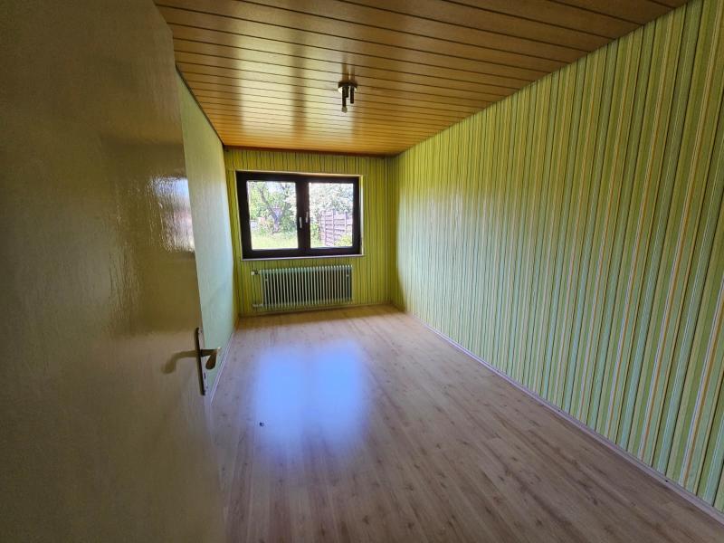 ObjNr:19684 - Freistehendes Einfamilienhaus mit Vor- und Rückgarten sowie Garage und Stellplatz 4 zimmer