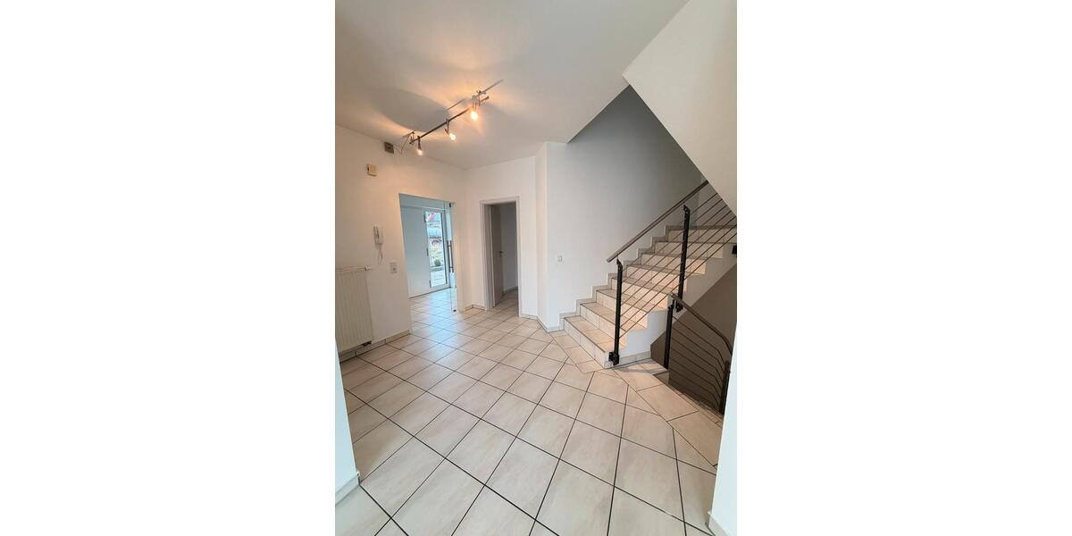 Doppelhaushälfte Rodenbach - 4 Zimmer, 190 m&sup2;, 1.900&euro; | Angebot:24771655