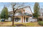 Traumhaftes Mehrfamilienhaus mit großzügigem Garten, luxuriösem BadeZimmer und Wintergarten