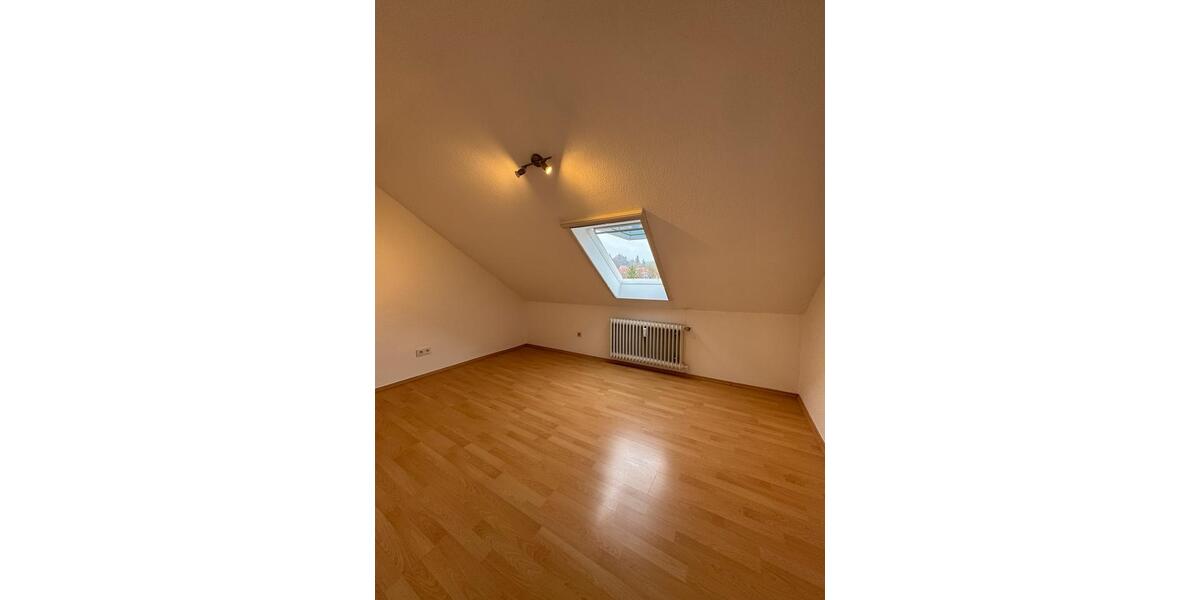 Dachgeschoßwohnung Kaiserslautern Betzenberg - 4 Zimmer, 110 m&sup2;, 950&euro; | Angebot:24841764