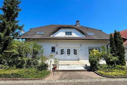 Haus zum Mieten in Ramstein-Miesenbach 2.400 € 306 m² 7 zimmer