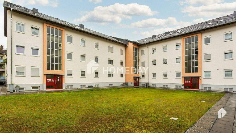 Ruhige Lage! DG-Wohnung mit 4 Zimmern, EBK und Keller 4 zimmer