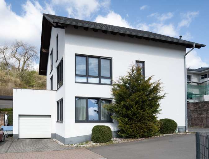 Haus zum Kaufen in Reichenbach-Steegen 629.000 € 242.06 m²
