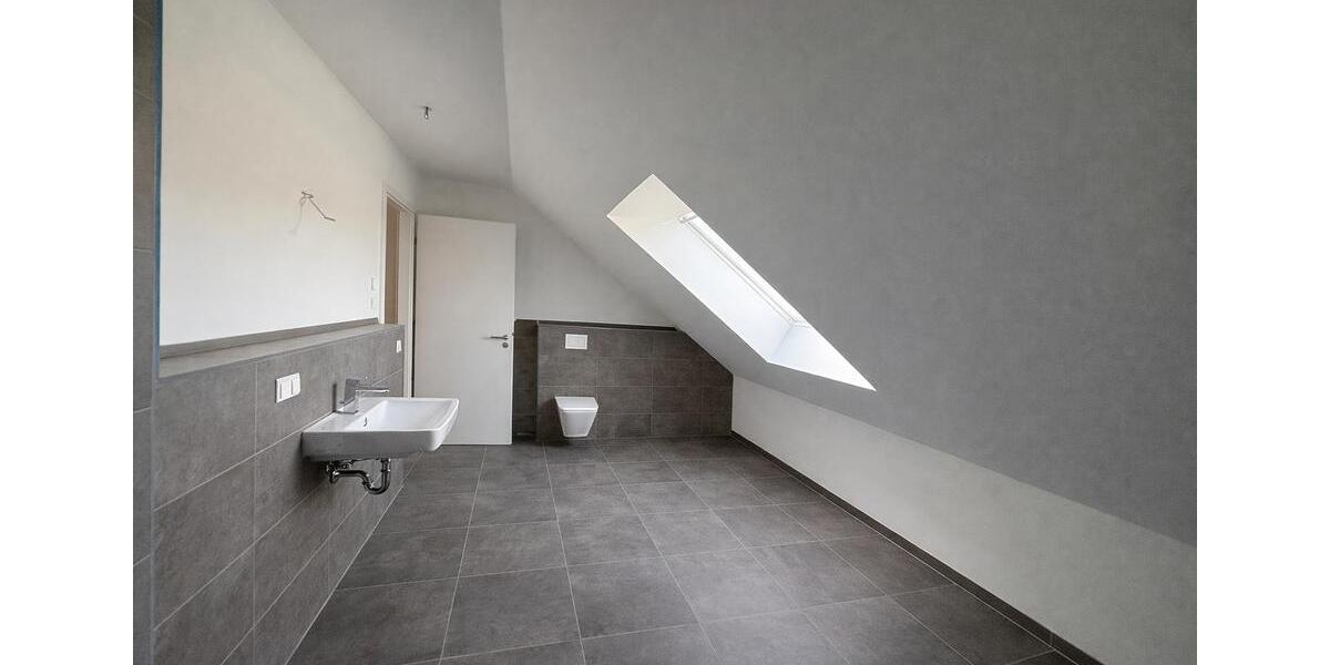 Dachgeschoßwohnung Neustadt an der Weinstraße Diedesfeld - 3 Zimmer, 103 m&sup2;, 1.694&euro; | Angebot:26163582