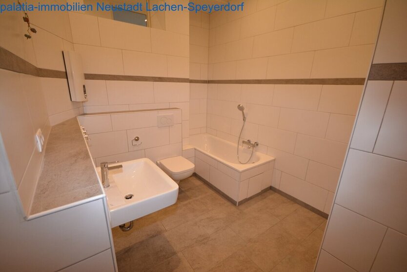 Eine wunderschoene Altbauwohnung in zentraler Stadtlage. 3 zimmer