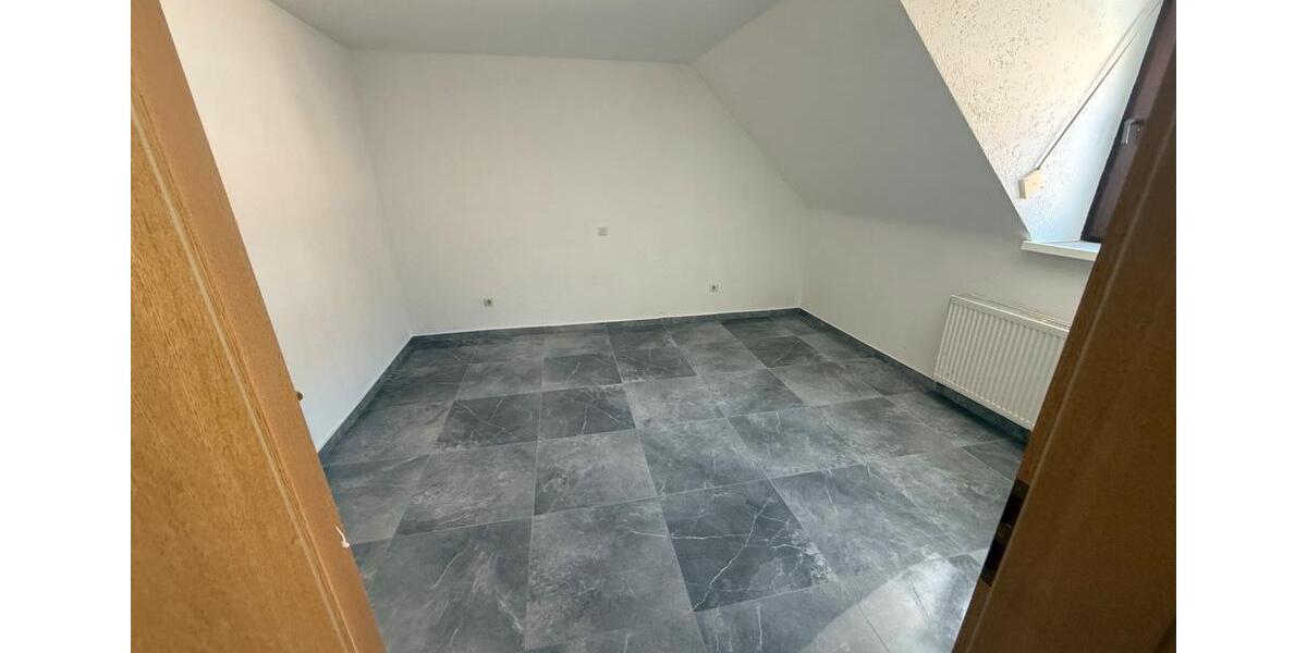 Reihenhaus Kaiserslautern Betzenberg - 8 Zimmer, 100 m&sup2;, 2.000&euro; | Angebot:27702868