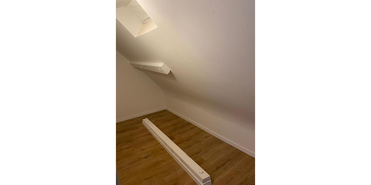 Dachgeschoßwohnung Kaiserslautern Engelshof - 4 Zimmer, 92 m&sup2;, 870&euro; | Angebot:26545233