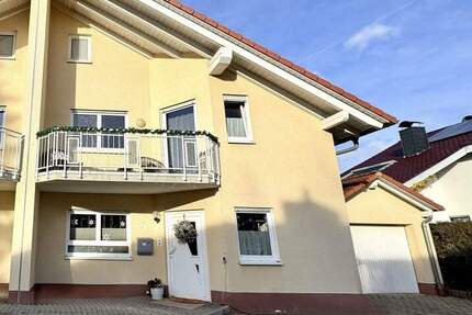 KL-Siegelbach: Geräumige Doppelhaushälfte mit Garage und Pkw-Stellplatz 6 zimmer