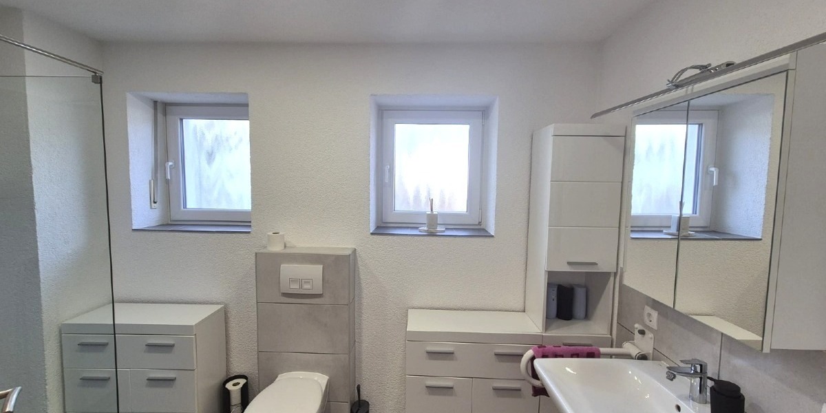 Großzügiges Wohnen für zwei Generationen: Poolbereich mit Poolbar & barrierefreiem EG - Zweifamilienhaus Katzweiler | Angebot:24408767