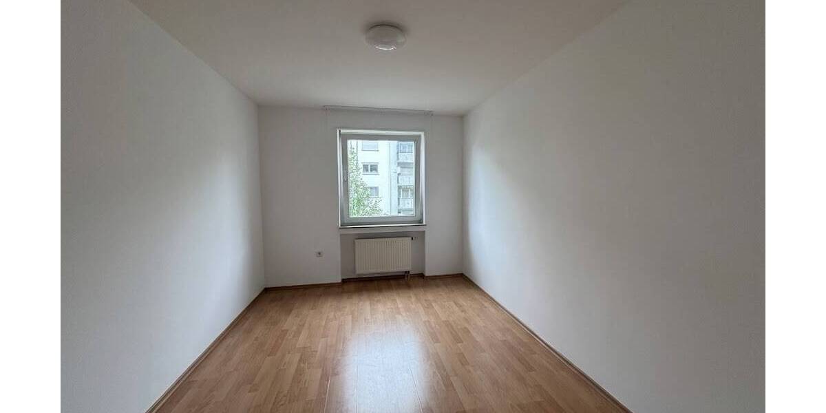 Etagenwohnung Kaiserslautern Innenstadt - 3 Zimmer, 92 m&sup2;, 690&euro; | Angebot:26686081