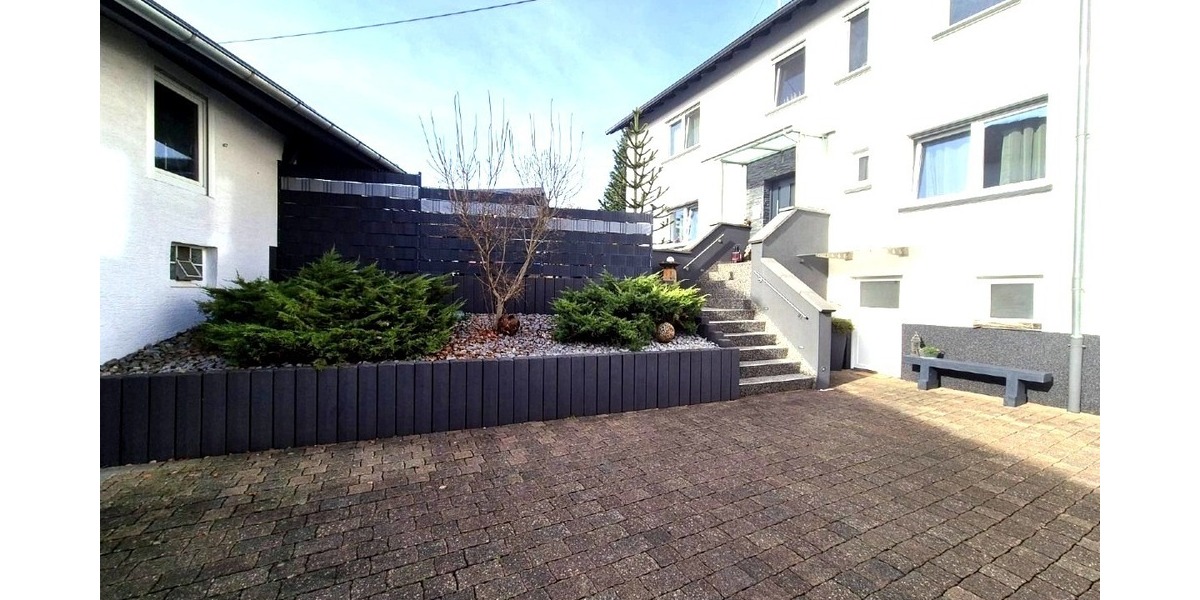 Großzügiges Wohnen für zwei Generationen: Poolbereich mit Poolbar & barrierefreiem EG - Zweifamilienhaus Katzweiler | Angebot:24408767