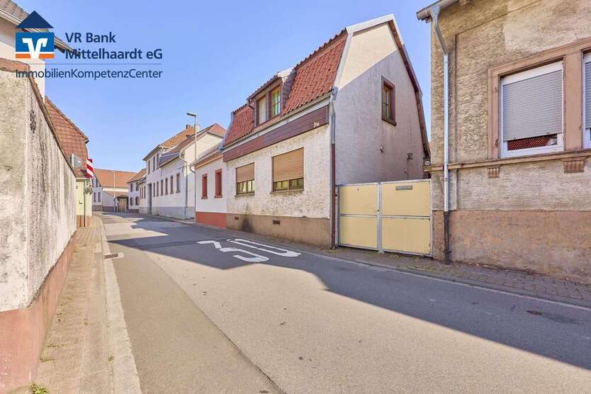 Haus zum Kaufen in Kleinkarlbach 120.000 € 73 m²
