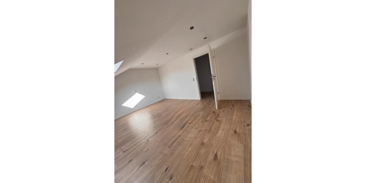Dachgeschoßwohnung Mackenbach - 2 Zimmer, 67 m&sup2;, 900&euro; | Angebot:26271418