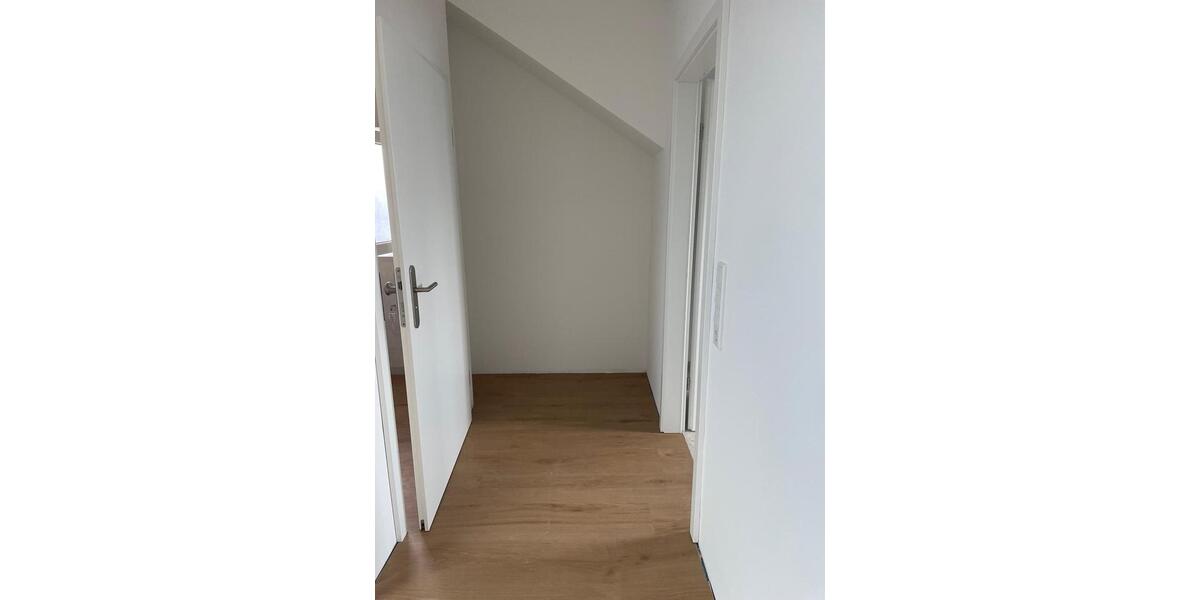 Dachgeschoßwohnung Rodenbach - 3 Zimmer, 77 m&sup2;, 900&euro; | Angebot:26166256
