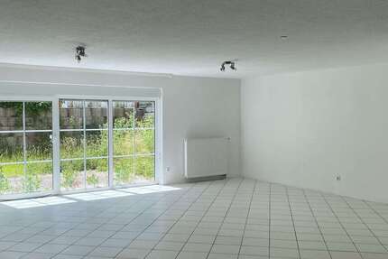 Haus Rodenbach - 7 Zimmer, 235 m&sup2;, 1.400&euro; | Angebot:26844670