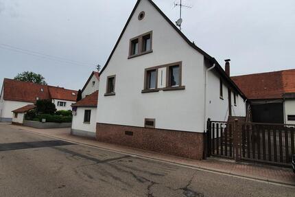 ehemaliger Bauernhof mitten im Ortskern von Neuhemsbach zimmer