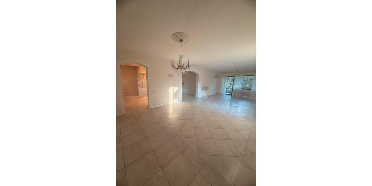 Etagenwohnung Kaiserslautern Engelshof - 4 Zimmer, 177 m&sup2;, 1.100&euro; | Angebot:25948178