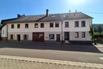Geräumiges Zweifamilienhaus mit Gewerbe, vielen Stellplätzen und idyllischem Garten in Friedelhausen 19 zimmer