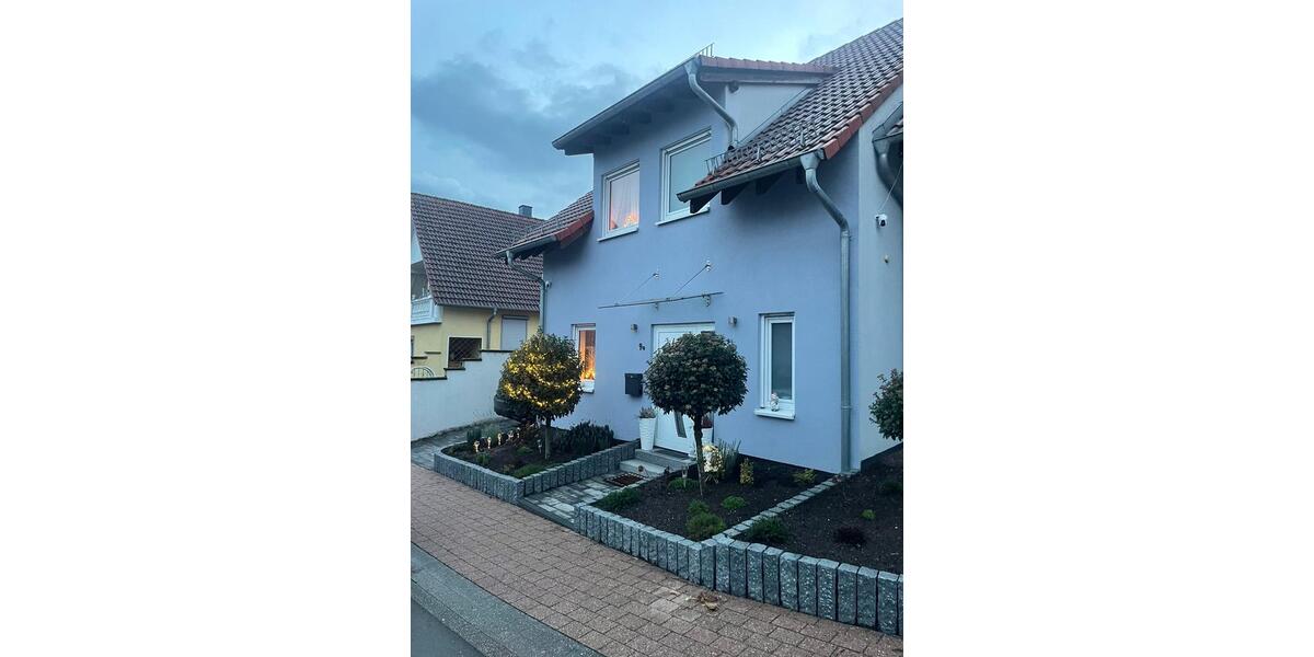 Doppelhaushälfte zu vermieten ab 01.02.2026! 4.5 zimmer