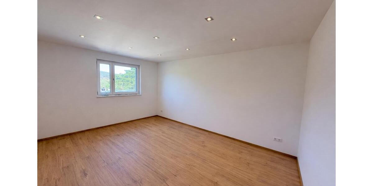 Dachgeschoßwohnung Neustadt an der Weinstraße Diedesfeld - 3 Zimmer, 114 m&sup2;, 1.887&euro; | Angebot:26101948
