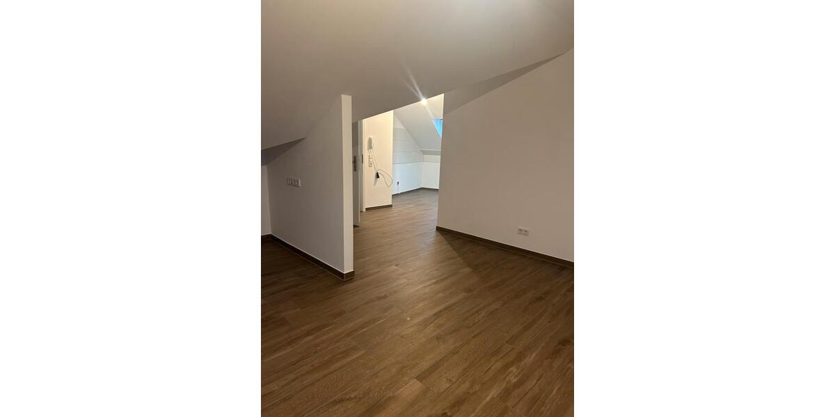 Dachgeschoßwohnung Pirmasens - 2 Zimmer, 70 m&sup2;, 500&euro; | Angebot:25354564