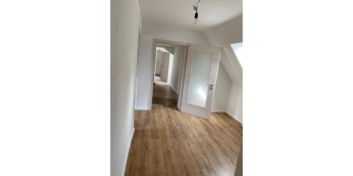 Dachgeschoßwohnung Kaiserslautern Engelshof - 4 Zimmer, 92 m&sup2;, 870&euro; | Angebot:26545233