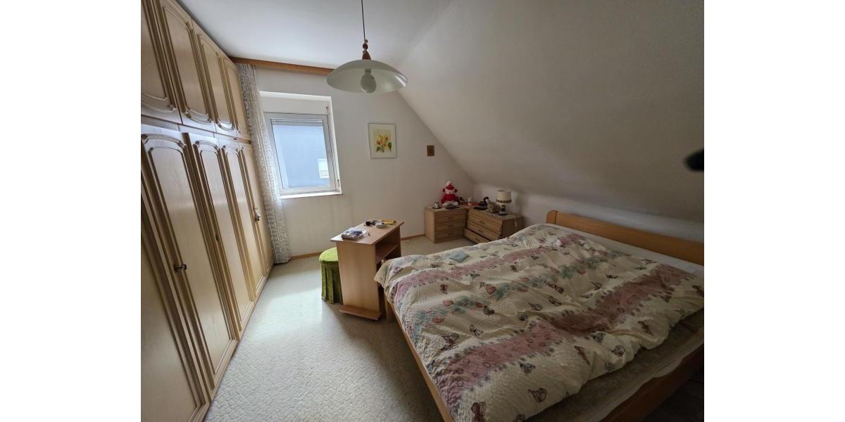 ObjNr:19753 - Liebenswürdige Doppelhaushälfte mit Garten im Dornröschenschlaf 5 zimmer