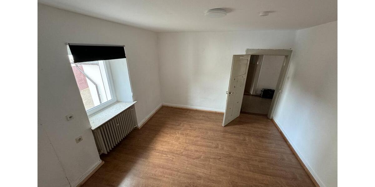 Einfamilienhaus Wolfstein - 8 Zimmer, 180 m&sup2;, 1.050&euro; | Angebot:26356081