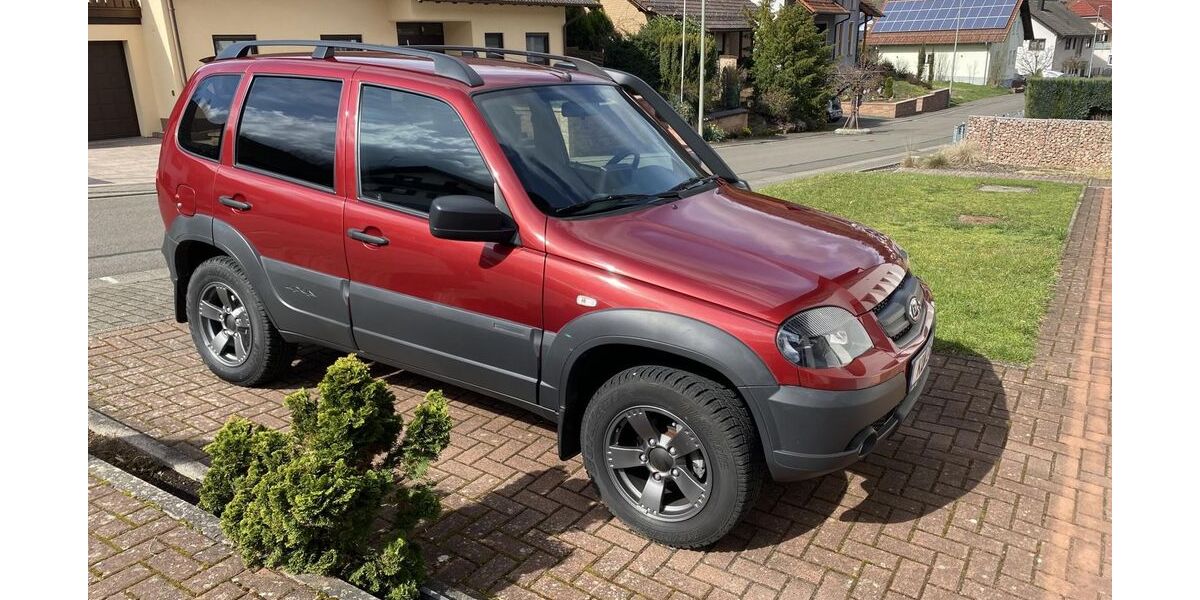 Lada Niva 17.100 km 14.600 &euro; Queidersbach 66851