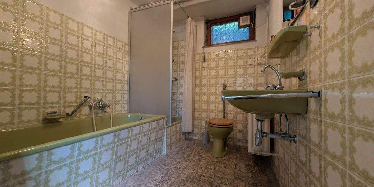 Einfamilienhaus Kaiserslautern Innenstadt - 7 Zimmer, 186 m&sup2;, 243.000&euro; | Angebot:25899420