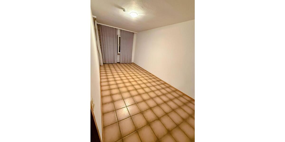 Erdgeschoßwohnung Kaiserslautern Engelshof - 5 Zimmer, 136 m&sup2;, 1.700&euro; | Angebot:25961989