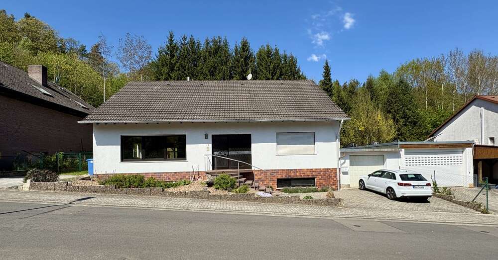 Einfamilienhaus Hochspeyer - 8 Zimmer, 241 m&sup2;, 355.000&euro; | Angebot:26381350
