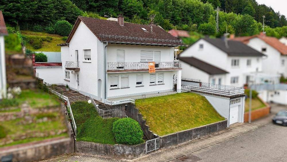 Einfamilienhaus Waldfischbach - 5 Zimmer, 151 m&sup2;, 219.000&euro; | Angebot:25802498