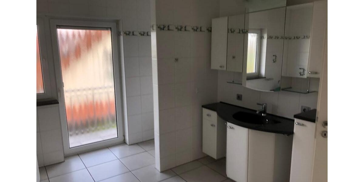 Doppelhaushälfte Mehlingen - 7 Zimmer, 280 m&sup2;, 2.300&euro; | Angebot:26544408